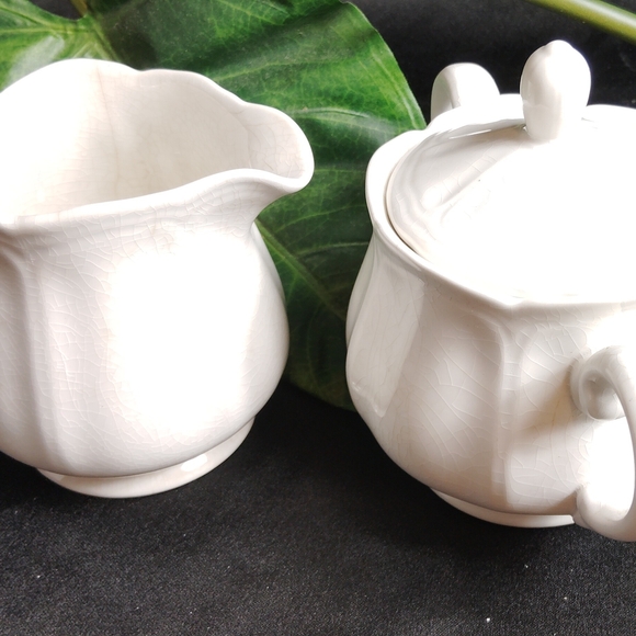 Elegant White Ceramic Sugar and Creamer Set - Picture 2 of 8